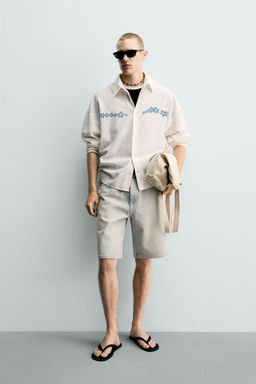 CAMISA RELAXED FIT ESTAMPADO FLORES / Blanco