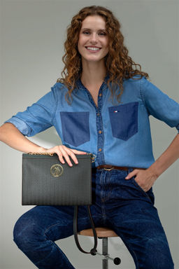 Женская сумка через плечо цвета хаки Неожиданная скидка в корзине