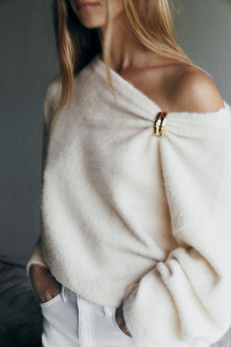 KNIT JUMPER WITH BROOCH - Zara фото 12