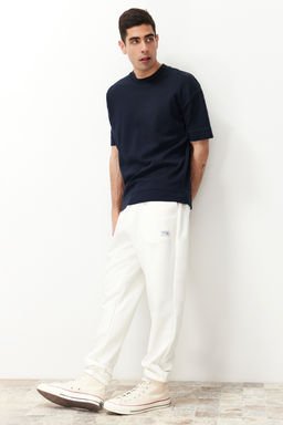 TRENDYOL MAN Ekru Regular Fit Etiket Aplikeli Cepleri Dikisli Esofman Alt? TMNSS23EA00010 - Trendyolmilla фото 16