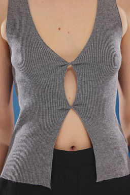 Gri Premium Iplik / Ozel Iplik V Yaka Buzgu Detayl? Bluz TWOSS25BZ00185