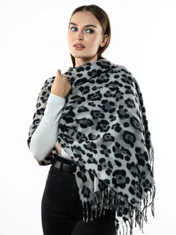 Яркий палантин с анималистичным принтом