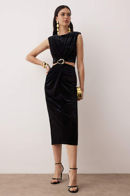 Siyah Aksesuar Detayl? Orme Kadife Maxi Astars?z Elbise TPRAW26EL00092