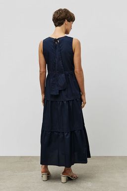 Платье с бантом на спине