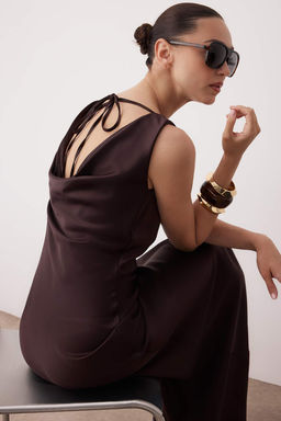 Kahverengi A-Kesim Degaje Yaka Saten Maxi S?k Elbise TPRSS25EL00318