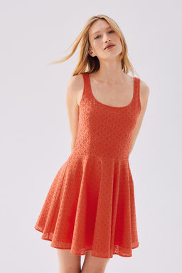 Vestido con bordado ingles