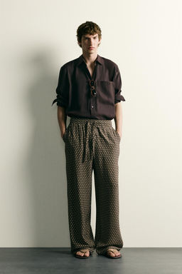 PANTAL?N CINTURA JOGGER ESTAMPADO / Marr?n