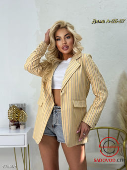 Женский пиджак в полоску