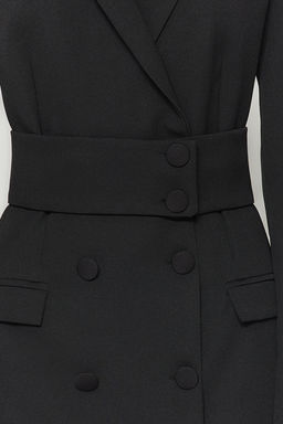 Trendyolmilla K?rm?z? Kemerli Dugme Detayl? Mini Ceket Dokuma Elbise TWOAW24EL00497 фото 21