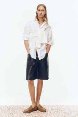 Bermudas de piel Regular Fit - H&m фото 2