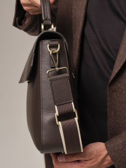 Мужская кожаная сумка Levi DBR 7115 коричневый шоколад  фото 5