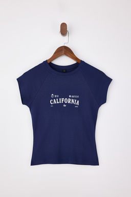 Lacivert Slogan Fitted/Vucuda Oturan K?sa Kollu Pamuk Ribana Orme T-Shirt TWOSS26TS00021