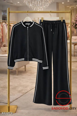 Спортивный женский костюм