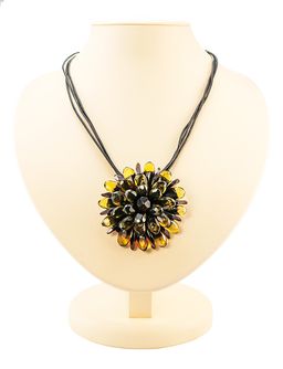 Оригинальное колье Хризантема алмазная из натурального балтийского янтаря лимонного и вишнёвого цветов на шнурке
