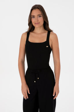 Kad_n Siyah Kare Yaka Kazak