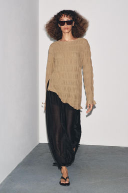 GATHERED KNIT TOP