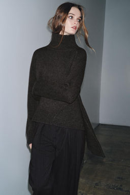 WOOL JUMPER WITH ASYMMETRIC HEM - Zara фото 2