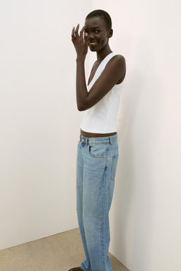 CAMISETA ALGOD?N ESCOTE PICO / Blanco - Zara фото 3