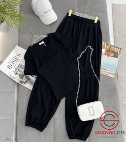 Спортивный женский костюм