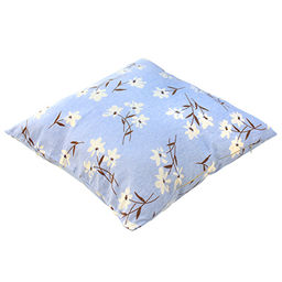 Наволочка декоративная 43х43см "Цветы на голубом", искусственная ткань, рисунок с 2-х сторон, на молнии (Китай)