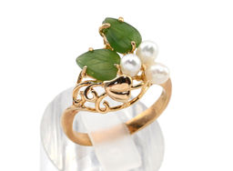Кольцо позолоченное с жемчугом и нефритом "Сердечко", размер 21
