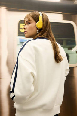 Женский белый крутой толстый свитшот оверсайз с широким кроем и круглым вырезом с принтом - Defacto фото 4