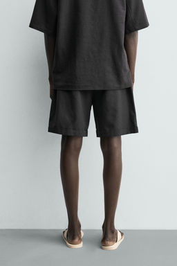 BERMUDA RELAXED FIT PLIEGUES / Negro
