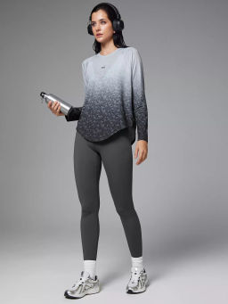 Спортивный рашгард свободного кроя