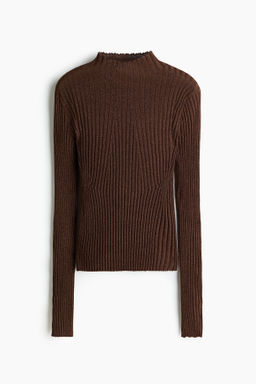 Top brillante con cuello perkins