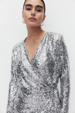Vestido cruzado de lentejuelas