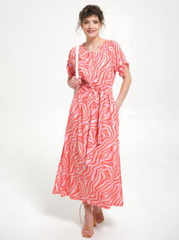 Платье с разрезами по бокам