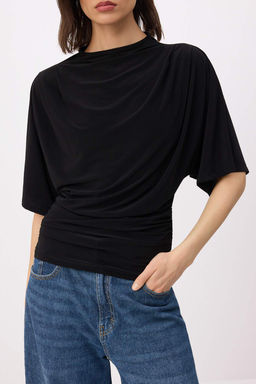 Siyah Fitted/Vucuda Oturan Kay?k Yaka Yarasa Kol K?sa Kollu Esnek Orme Bluz TWOSS26BZ00020