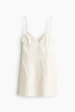 Vestido de tirantes con aplicaciones