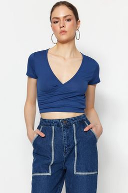 Trendyolmilla Siyah Fitted/Vucuda Oturan Kruvaze Yaka Crop Viskoz Esnek Orme Bluz TWOSS22BZ0536  фото 2