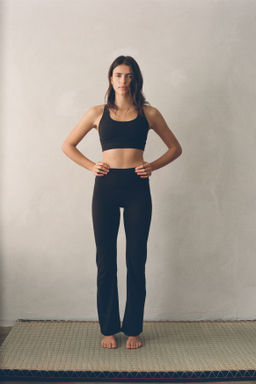 Leggings de yoga acampanados con SoftMove - H&m фото 12