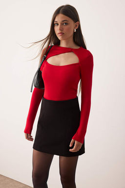 K?rm?z? Cut Out Detayl? Vucuda Oturan Yumusak Tuseli Esnek Orme Bluz TWOAW26BZ00126