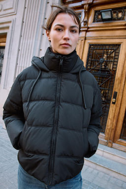 SHORT WATER-REPELLENT AND WINDPROOF HOODED ANORAK - Zara фото 9