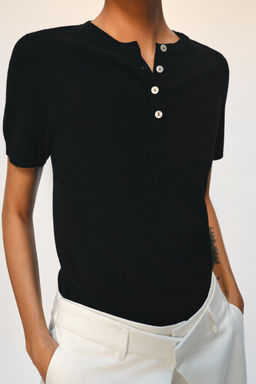 TOP PUNTO BOTONES / Negro