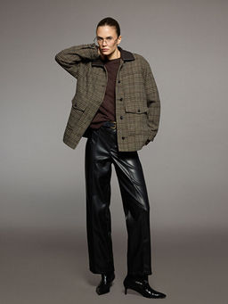 Standart Fit Kad?n Deri G?r?n?ml? Pantolon