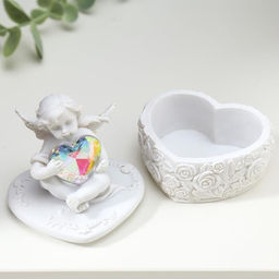 Фигурка - шкатулка для украшений Белоснежный ангел с переливающимся сердцем, 8?6.5?5.4 см