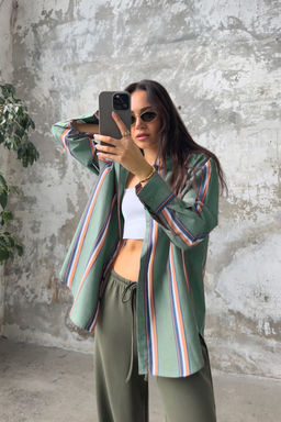 TRENDYOLMILLA Haki Cizgili Pamuklu Oversize Genis Kal?p Gomlek TWOSS25GO00112