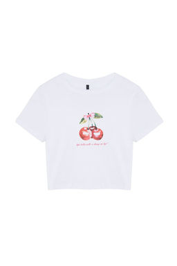 TRENDYOLMILLA Beyaz %100 Pamuk Kiraz Bask?l? Crop Fitted Vucuda Oturan Esnek Orme T-Shirt TWOSS24TS00121  фото 7