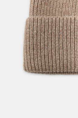 RIBBED TURN-UP BEANIE