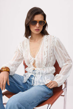 Beyaz Kedi Merdivenli Hafif Transparan Boho Gomlek TWOSS26GO00101