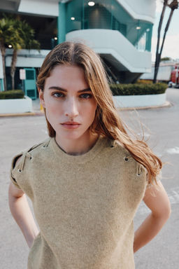 JUMPER WITH SHOULDER DETAIL - Zara фото 3