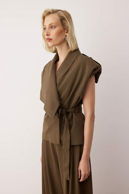 EXCLUSIVE Ac?k Haki Fitted Dokumlu Kumas Belden Oturmal? Vatkal? Astarl? Yelek TWOAW26YE00062 - Trendyolmilla фото 3