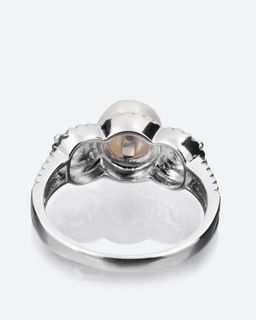 Pearls Melody Кольцо с крупной белой жемчужиной в оправе из цирконов, 18