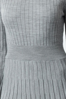 Gri Mini Triko F?rf?rl? Dik Yaka Elbise TWOAW25EL00047 - Trendyolmilla фото 3