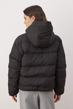 TRENDYOLMILLA Siyah Kapusonlu Su Itici Sisme Mont TWOAW21MO0022  фото 33