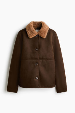 Chaqueta con cuello de borreguito